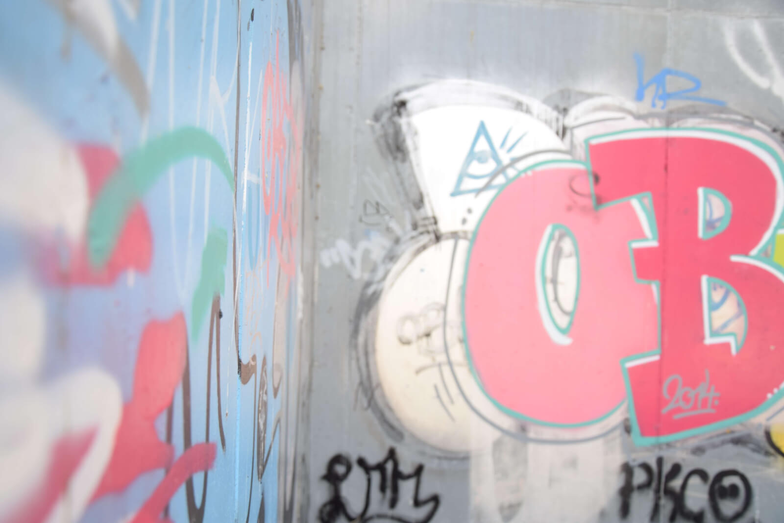 Graffiti Beauty Salon- a creative and urban way to cut hair